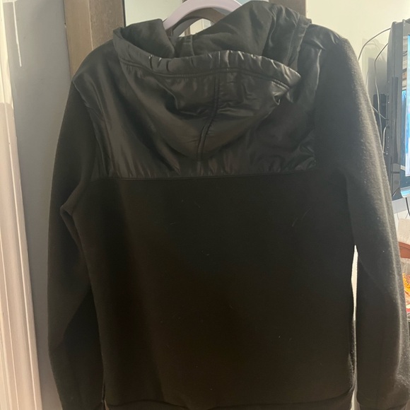 Boys Umbro Black with red accents Fits like a 14 - Picture 2 of 5